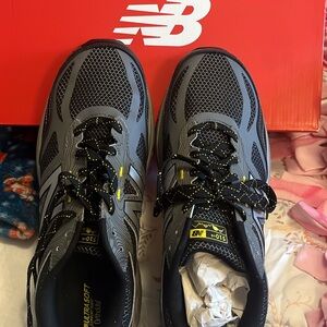 New Balance Men's Black and Gray Athletic Shoes